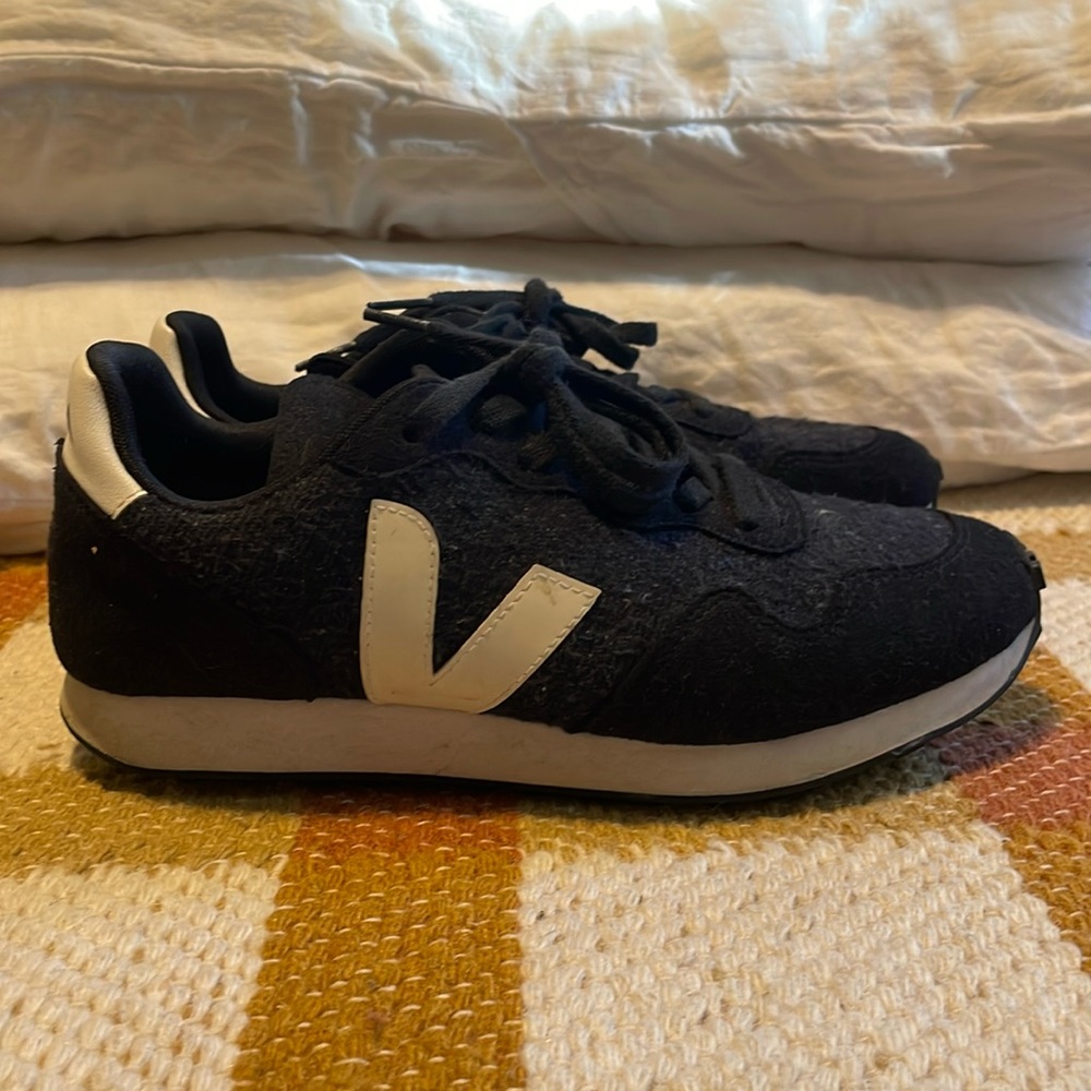 Veja SDU womens sneakers size 39 8 navy flannel